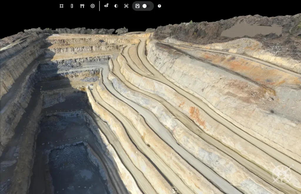 Luftaufnahme eines komplexen 45 Hektar großen Erdbaustandorts, der mithilfe der 3D-Geländevermessung von Render-a mit 98 % Genauigkeit kartiert wurde.